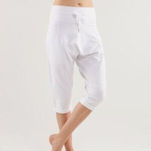 Lululemon Athletica Liberty Harem Crop Pants Women's 8 Boho